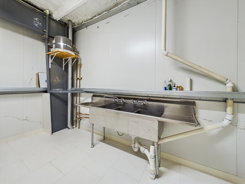 More Photos Of 39057 State Highway 299, Willow Creek Warehouse For Sale