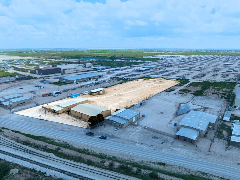 More Photos Of 6700 Interstate 20, Midland Warehouse For Lease