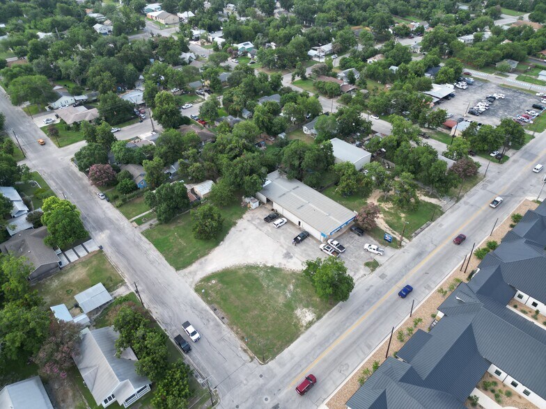 More Photos Of 1413 W San Antonio St, New Braunfels Freestanding For Sale