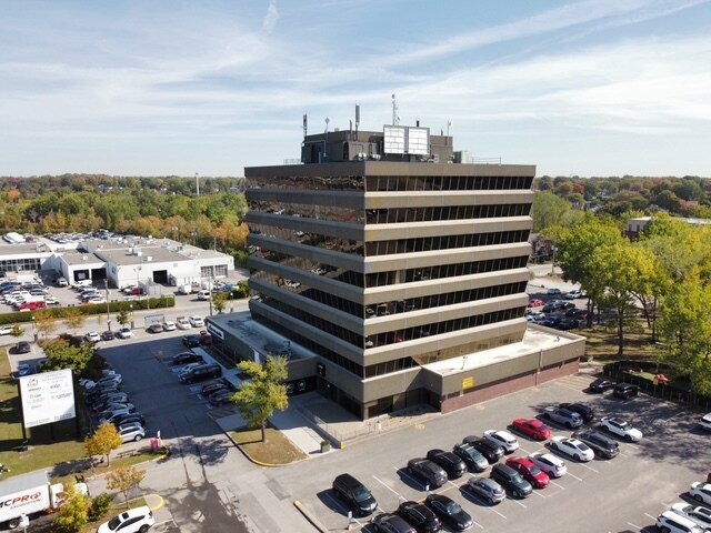 More Photos Of 1600A Boul Saint-Martin E, Laval Office Residential For Lease