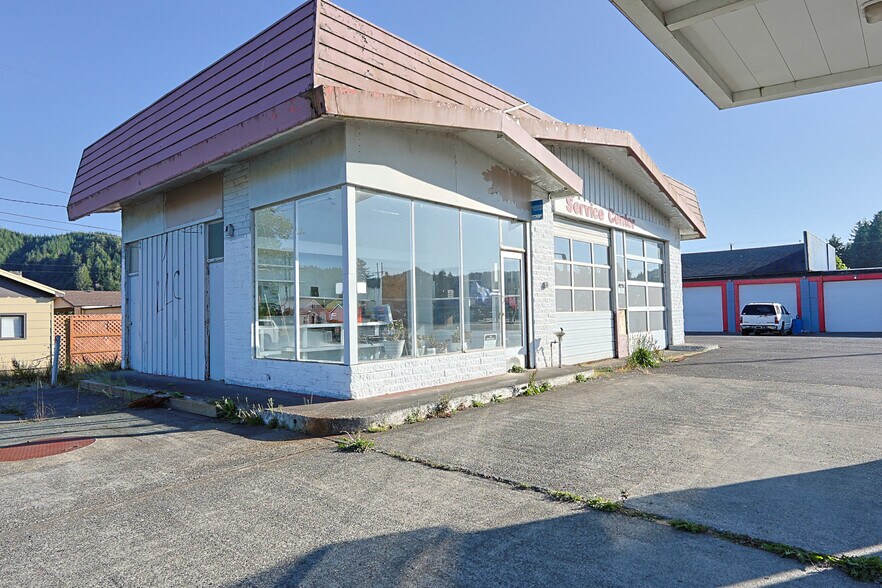 More Photos Of 2118 Winchester Ave, Reedsport Convenience Store For Sale