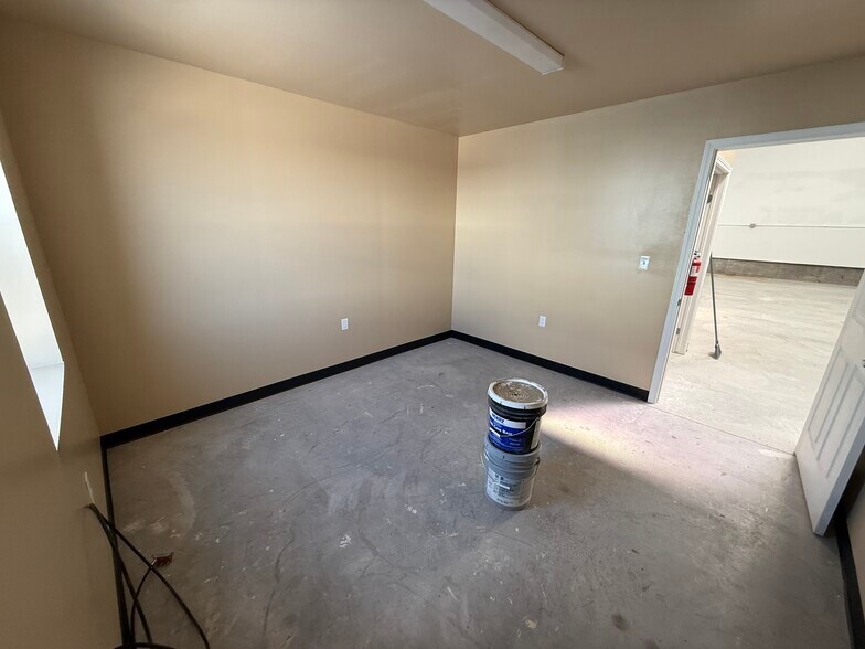 More Photos Of 141 El Chanate Dr, Canutillo Service For Lease