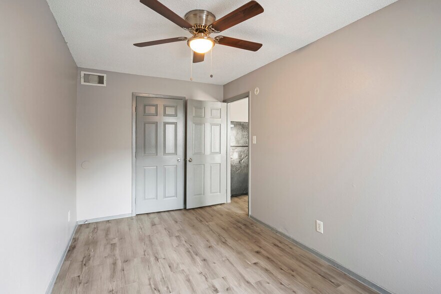 More Photos Of 610 Ferry Rd, Galveston Apartments For Sale