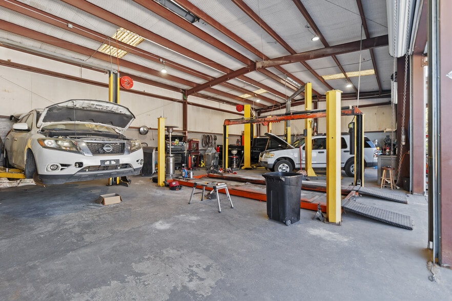 More Photos Of 7215 N Shepherd Dr, Houston Auto Repair For Sale