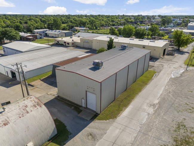 More Photos Of 1004 N Victor Ave, Tulsa Warehouse For Lease