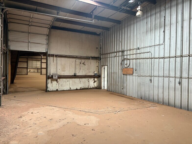 More Photos Of 935 FM168, Olton Warehouse For Sale