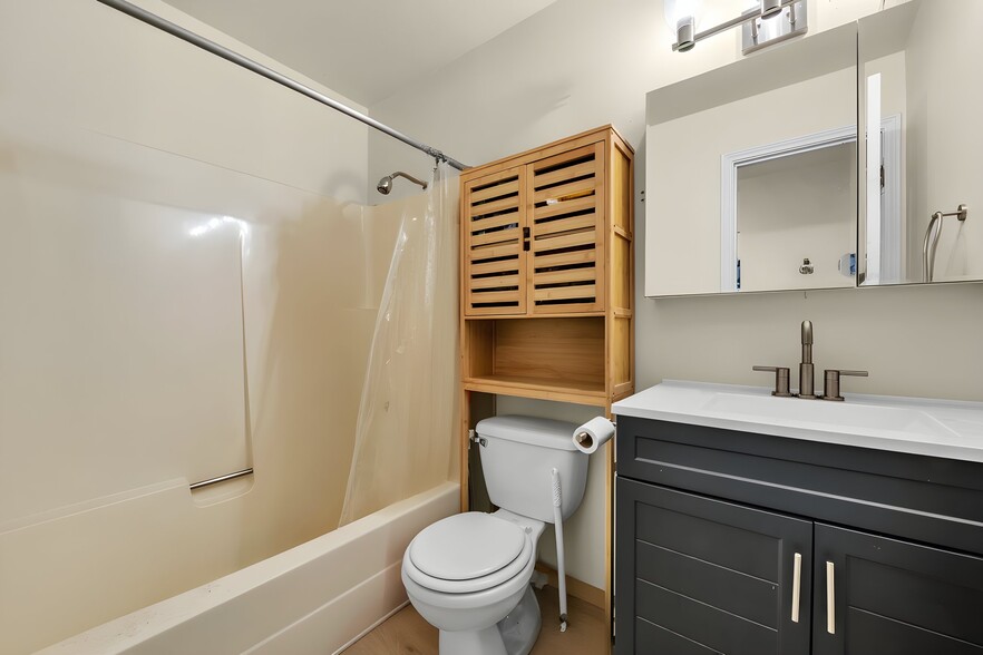 More Photos Of 1925 SE Alder St, Portland Apartments For Sale