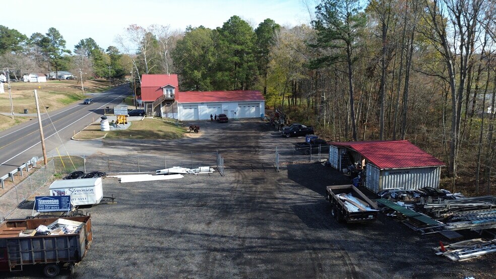 Primary Photo Of 24380 Hollywood Rd, Hollywood Flex For Lease