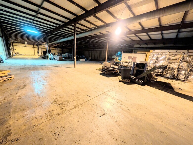 More Photos Of 1469 US Highway 59, Moran Manufacturing For Sale