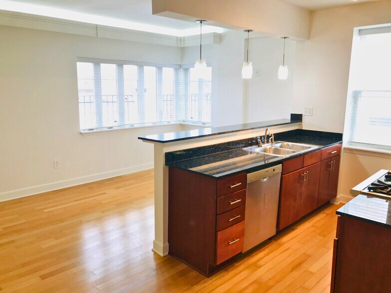 More Photos Of 827 N State St, Jackson Apartments For Sale