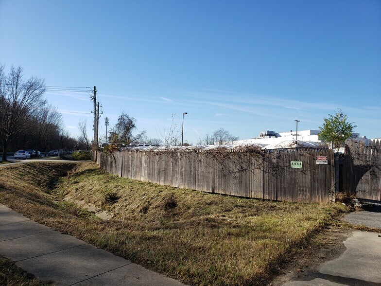 More Photos Of 8444 Ballew Ave, College Park Land For Lease
