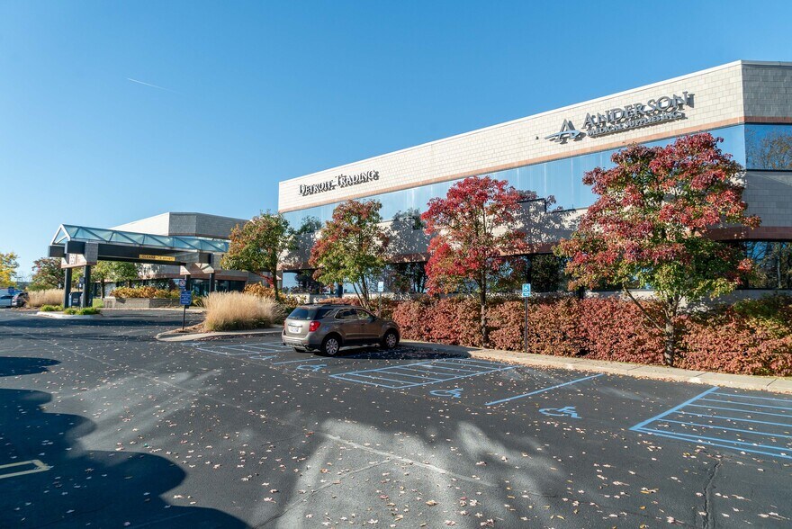 More Photos Of 691 N Squirrel Rd, Auburn Hills Office For Lease