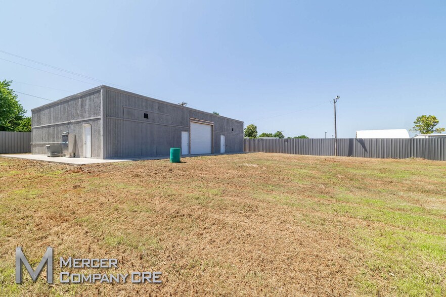 More Photos Of 2601 S Purdue Ave, Oklahoma City Flex For Lease