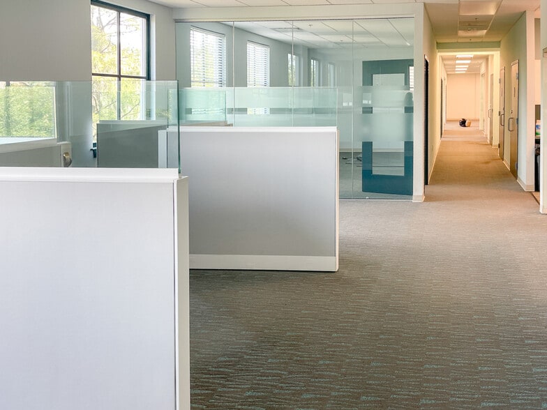 More Photos Of 295 Seven Farms Dr, Daniel Island Office For Lease