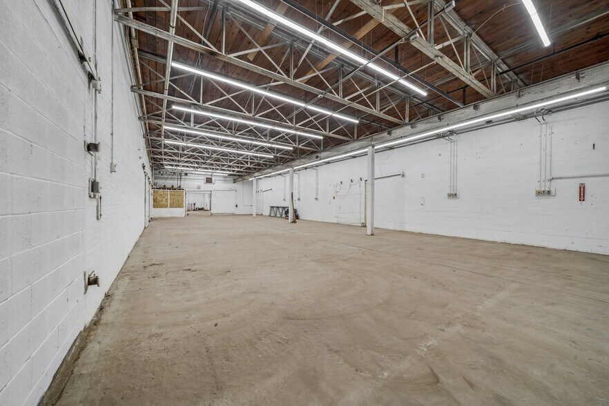 More Photos Of 158 W Clinton St, Dover Warehouse For Lease