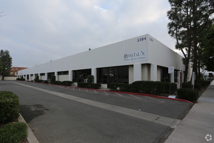 Primary Photo Of 1304 Logan Ave, Costa Mesa Warehouse For Lease