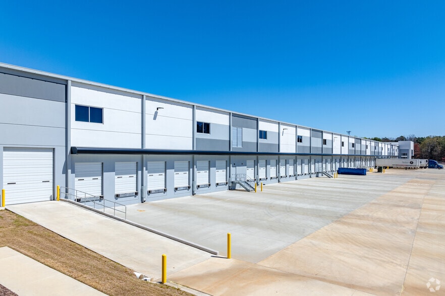 More Photos Of 3625 Naturally Fresh Blvd, Atlanta Warehouse For Lease