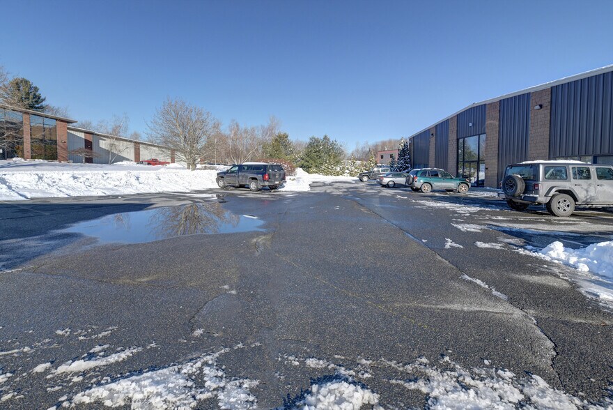More Photos Of 4 Federico Dr, Pittsfield Office For Sale