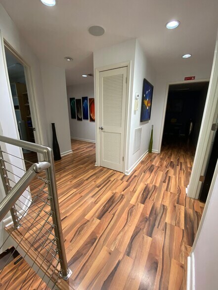 More Photos Of 4651 Roswell Rd NE, Atlanta Office For Sale