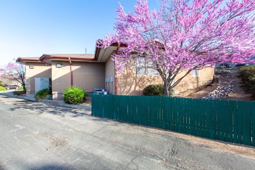 More Photos Of 1005 Division St, Prescott Medical For Sale