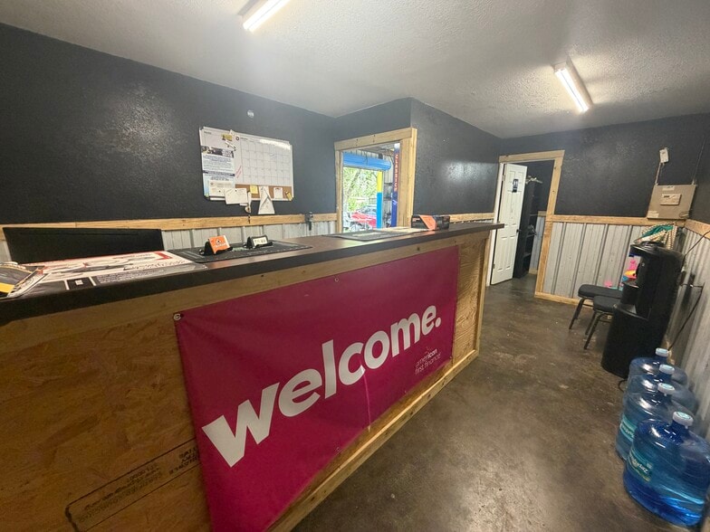 More Photos Of 1325 E Jefferson St, Brooksville Auto Repair For Lease