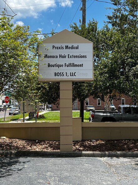 More Photos Of 500 N Willow Ave, Tampa Showroom For Lease