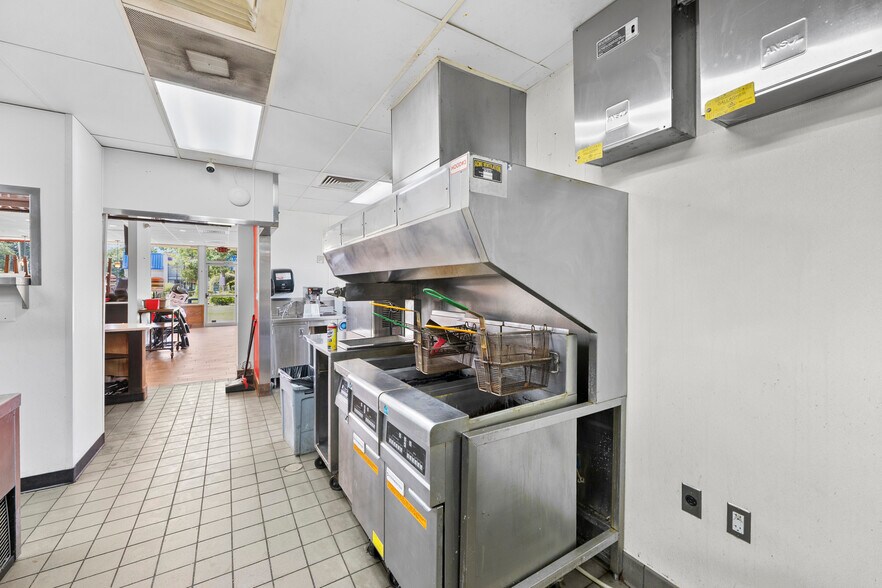 More Photos Of 32704 Grand River Ave, Farmington Restaurant For Sale