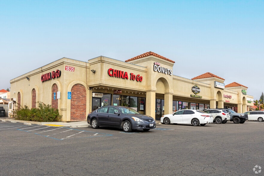 More Photos Of 1835 Ashlan Ave, Clovis Freestanding For Lease