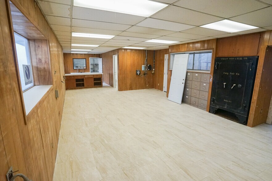 More Photos Of 121 N Gateway Dr, Madera Freestanding For Sale