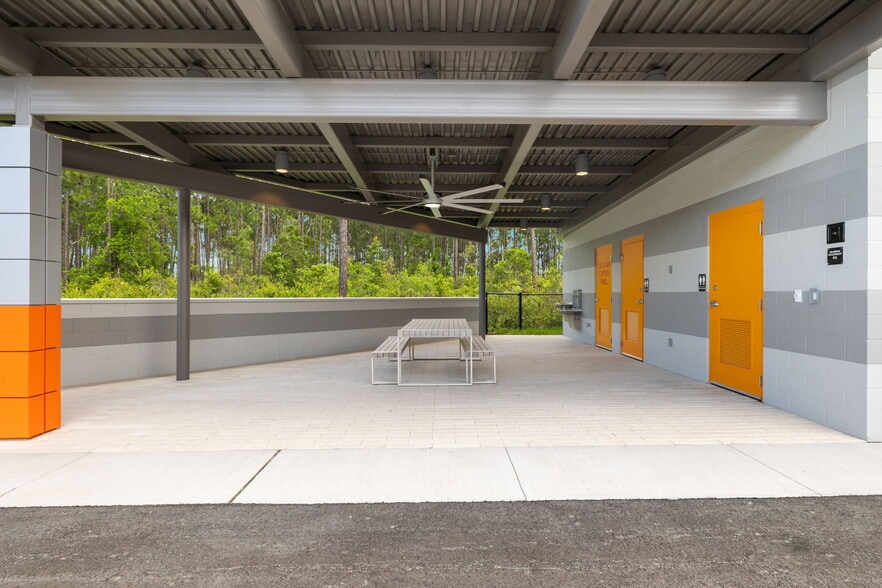 More Photos Of 952 Cross Town Dr, Ponte Vedra Parking Garage For Sale