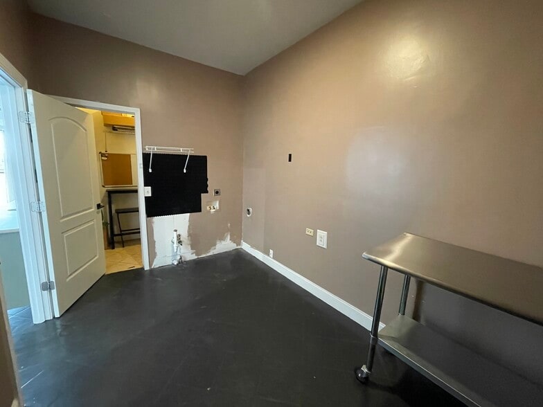 More Photos Of 936 Savannah Hwy, Charleston Freestanding For Sale
