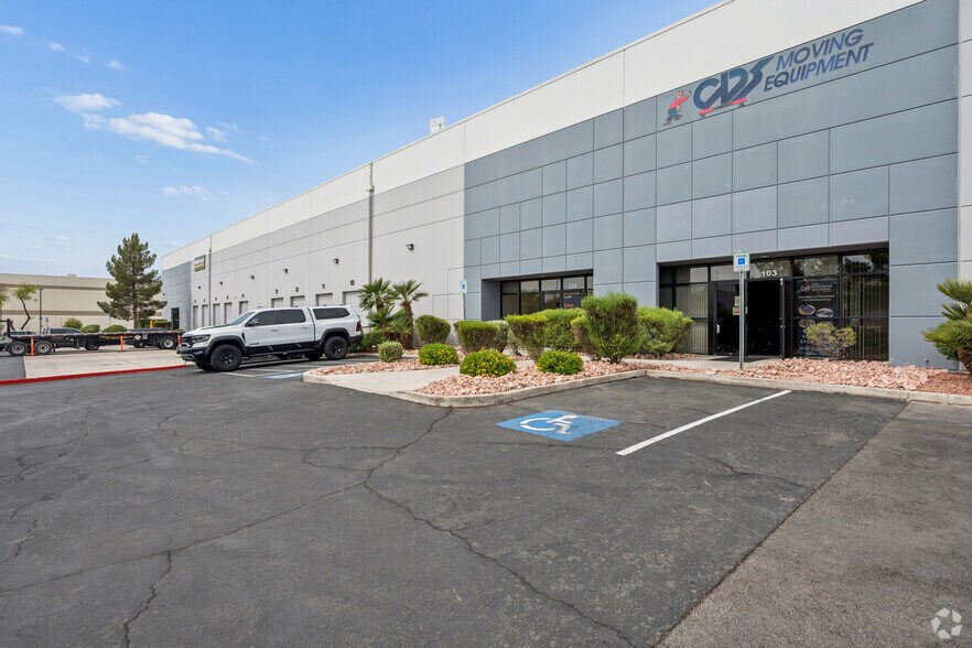 More Photos Of 4171 Distribution Cir, North Las Vegas Warehouse For Lease