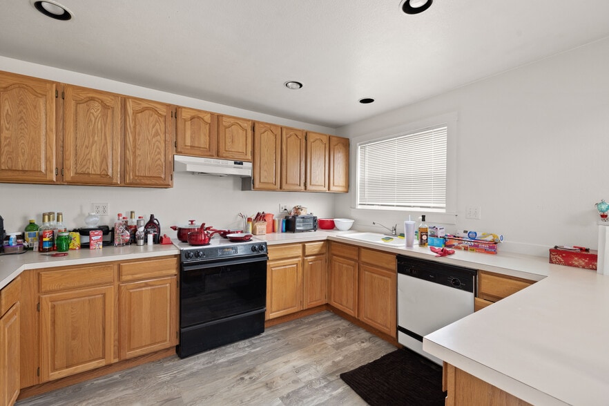 More Photos Of 175 W Bond St, Astoria Storefront Retail Residential For Sale