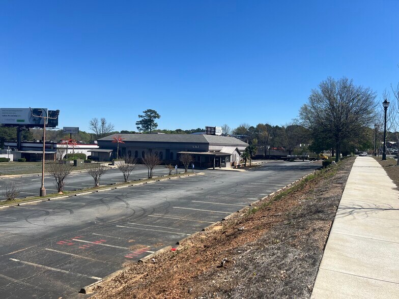 More Photos Of 6363 Peachtree Industrial Blvd, Atlanta Restaurant For Lease