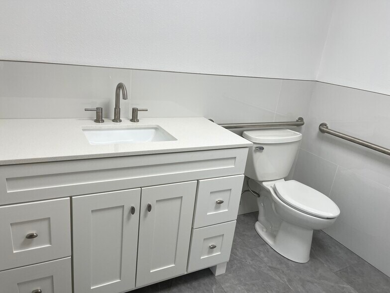 More Photos Of 20712 Civic Center Dr, Lake Forest Warehouse For Lease