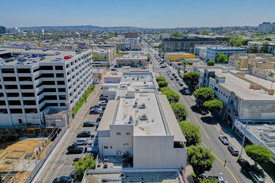 More Photos Of 112-122 S Robertson Blvd, Los Angeles Storefront Retail Office For Sale