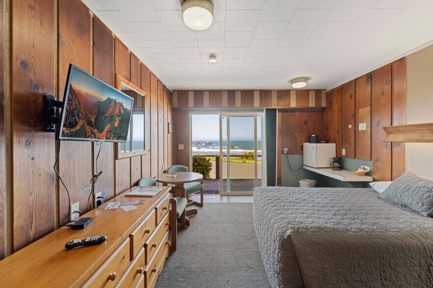 More Photos Of 1865 Beach Loop Dr, Bandon Hotel For Sale