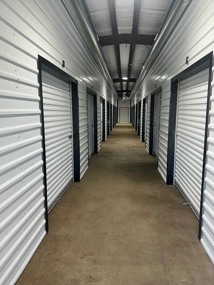 More Photos Of 303 S Main St, Gladewater Self Storage For Sale