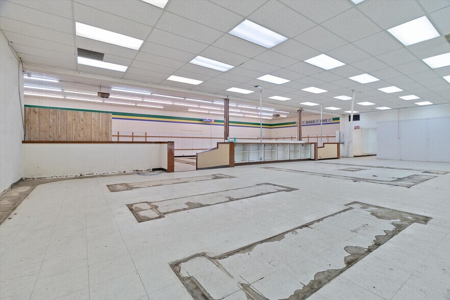 More Photos Of 6305 SW Highway 101, Lincoln City Warehouse For Sale