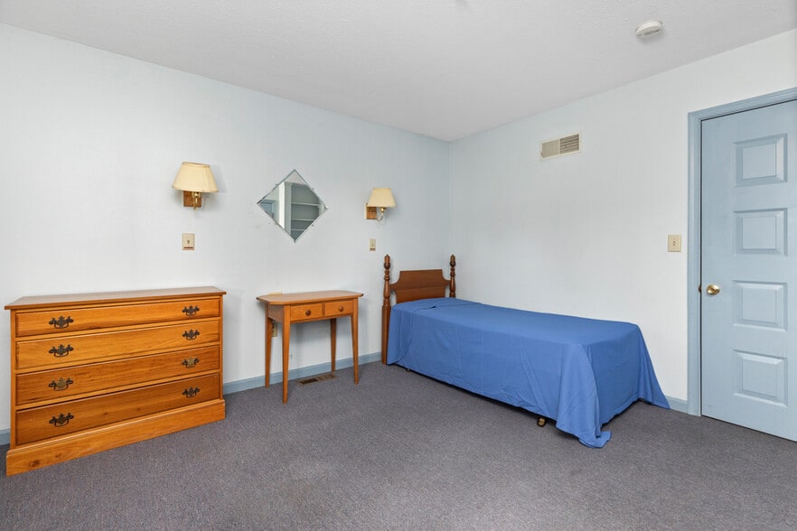 More Photos Of 218 Mill Rd, Woodstock Congregate Senior Housing For Sale