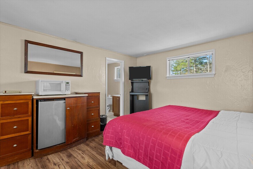 More Photos Of 82 Beach Rd, Salisbury Hospitality For Sale