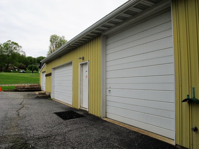 More Photos Of 4056 Marietta Ave, Mount Joy Light Distribution For Lease