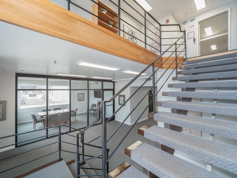 More Photos Of 630 SW Walnut St, Hillsboro Warehouse For Sale