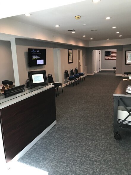 More Photos Of 3375 Capital Cir NE, Tallahassee Office For Sale