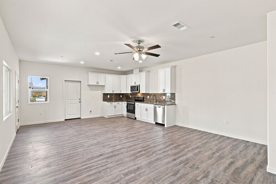 More Photos Of 9121 Prometheus Dr, Bakersfield Apartments For Sale