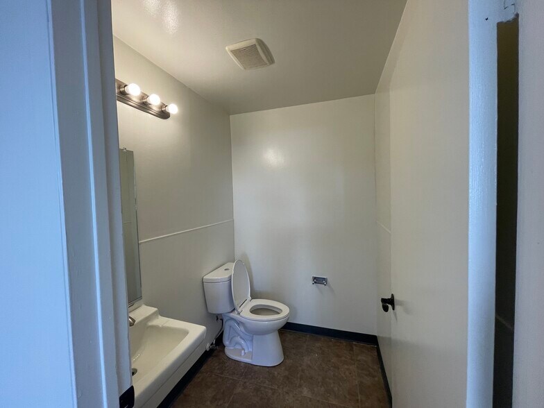 More Photos Of 5021 Calmview Ave, Baldwin Park Warehouse For Lease