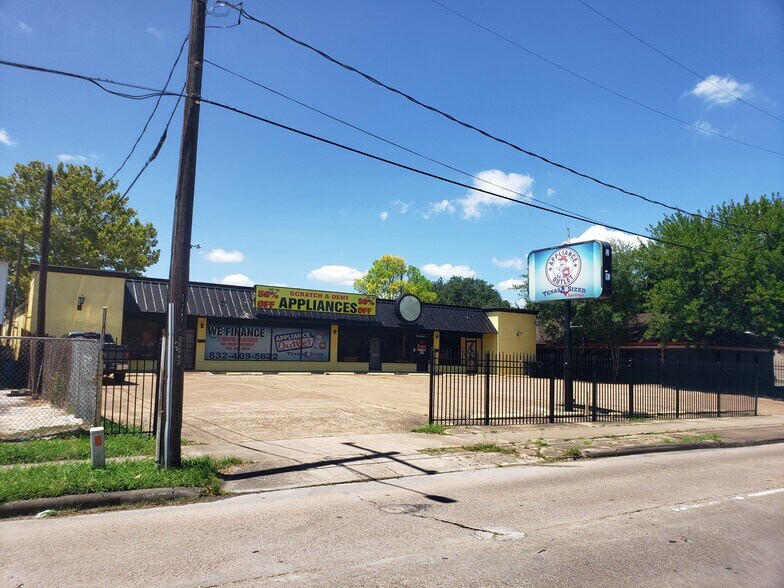 More Photos Of 7524 Hillcroft St, Houston Freestanding For Sale