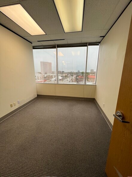 More Photos Of 3033 Chimney Rock Dr, Houston Office For Lease