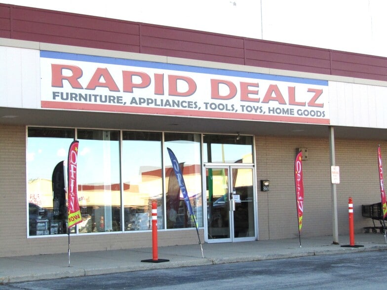 More Photos Of 8600-8604 W Brown Deer Rd, Milwaukee General Retail For Sale