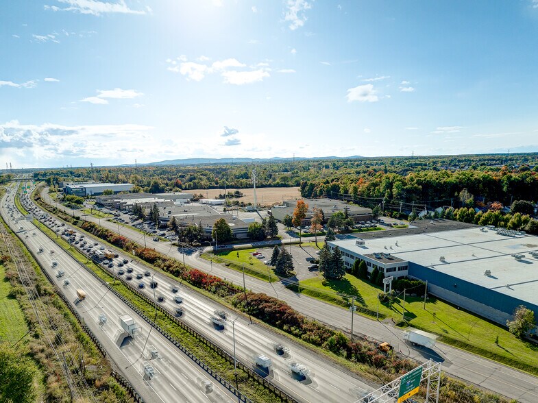 More Photos Of 1821-1825 Boul Lionel-Bertrand, Boisbriand Manufacturing For Lease